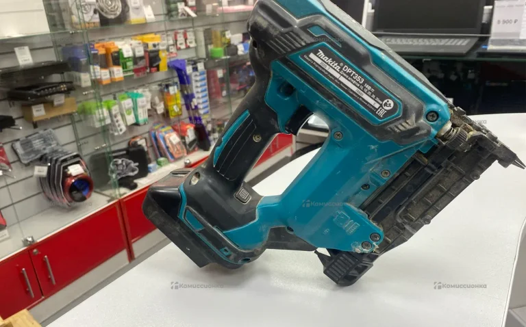 Гвоздезабивной пистолет Makita DPT353Z