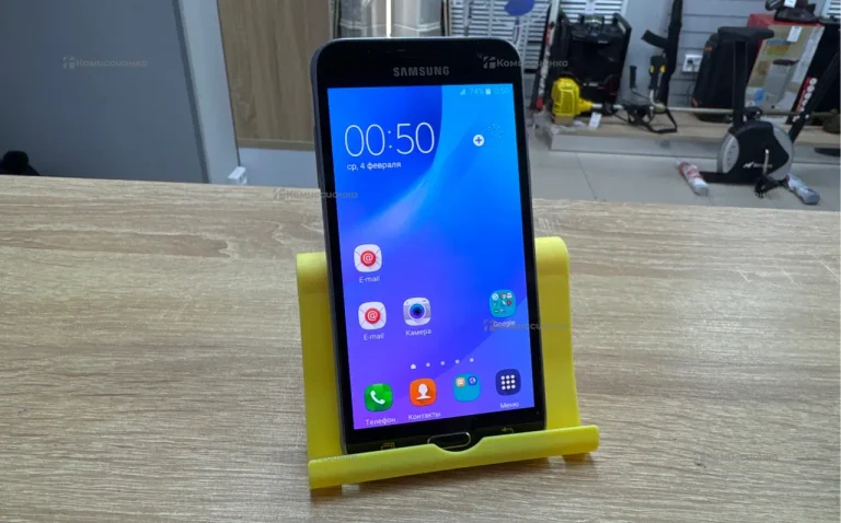 Samsung Galaxy J3 (2016) 2/16 ГБ