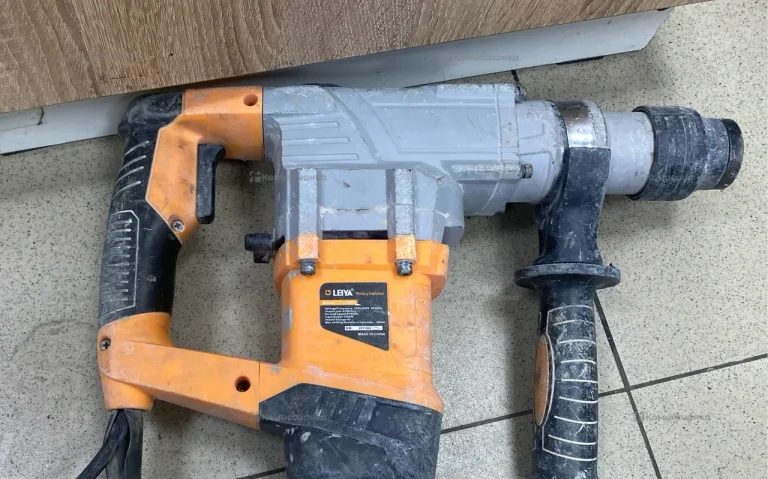 Перфоратор LEIYA LY-C2803