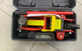 Купить Домкрат подкатной гидравлический 2 тонны б/у , в Тольятти Цена:2490рублей