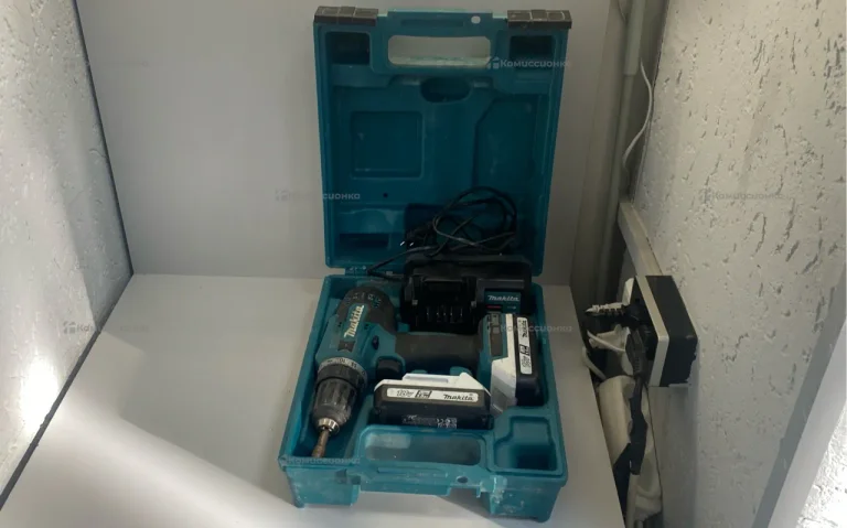 Аккумуляторная дрель-шуруповерт Makita DF488DWE