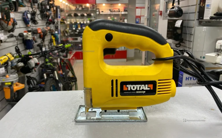 Электролобзик Total SJS 700