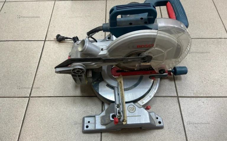 Торцовочная пила Bosch GCM 216