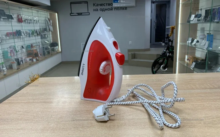 Утюг Lumme Lu-1130