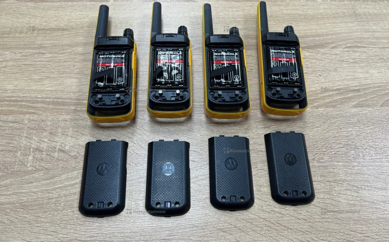 Рации 4 штуки Motorola T82