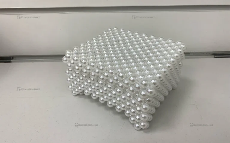 Шкатулка из бусин белый