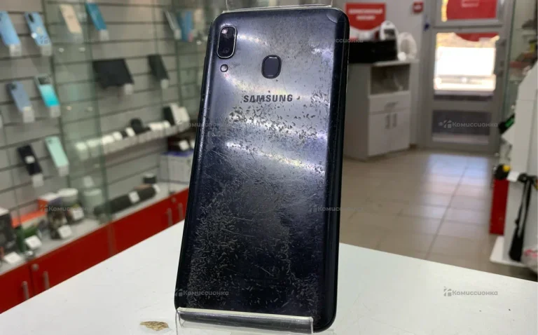 Samsung Galaxy A20 3/32 ГБ