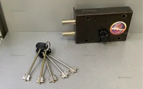 Замок дверной