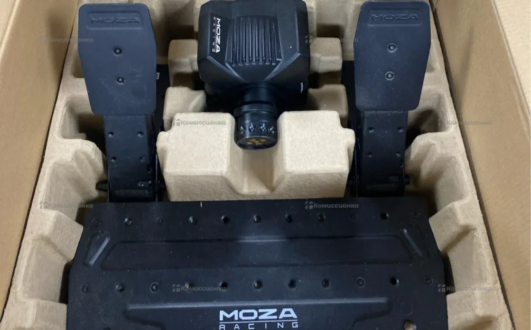 Руль с педалями moza R3