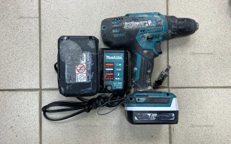 Аккумуляторная дрель-шуруповерт Makita DF488DWE