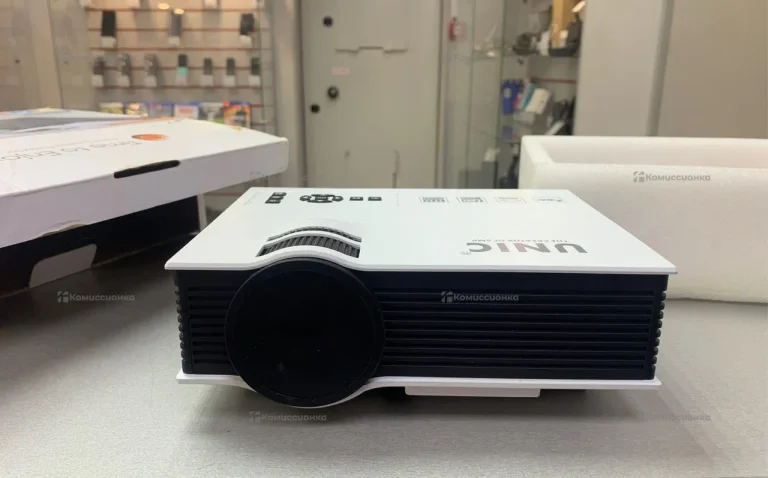 Проектор  UNIC