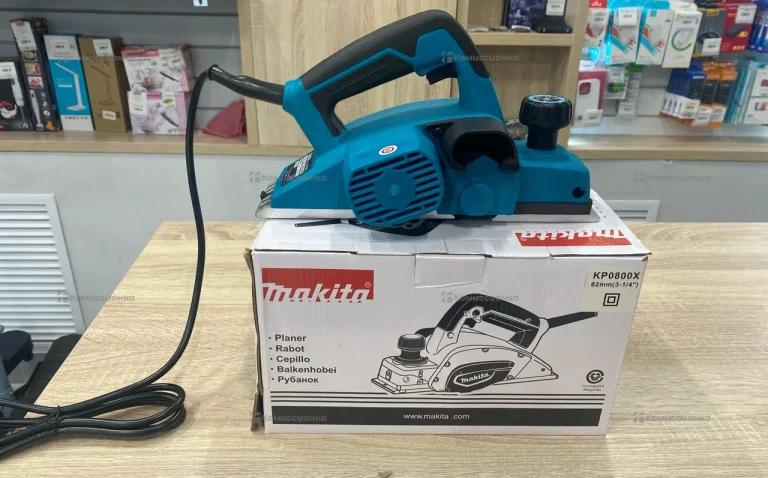 рубанок Makita.