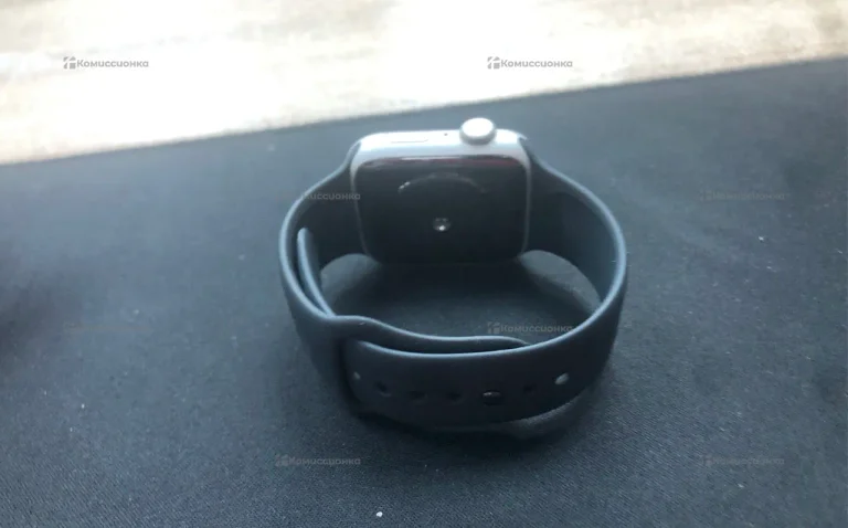 Часы Apple Watch SE 44mm