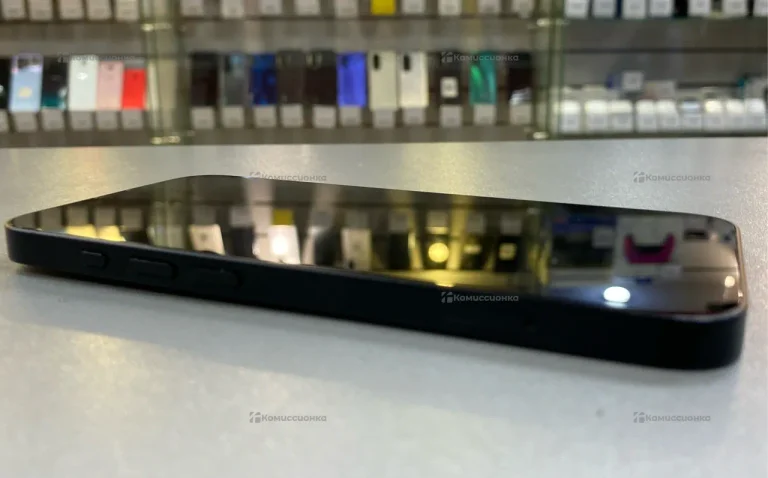 Apple iPhone 16e 8/128 ГБ