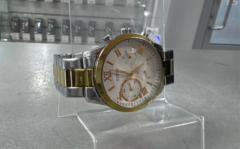 Часы Guess