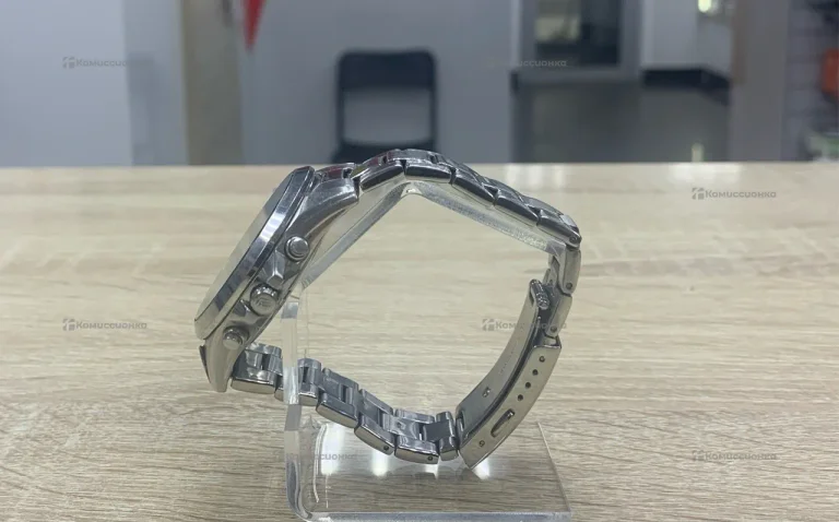 Часы  Casio Edifice EFV 560