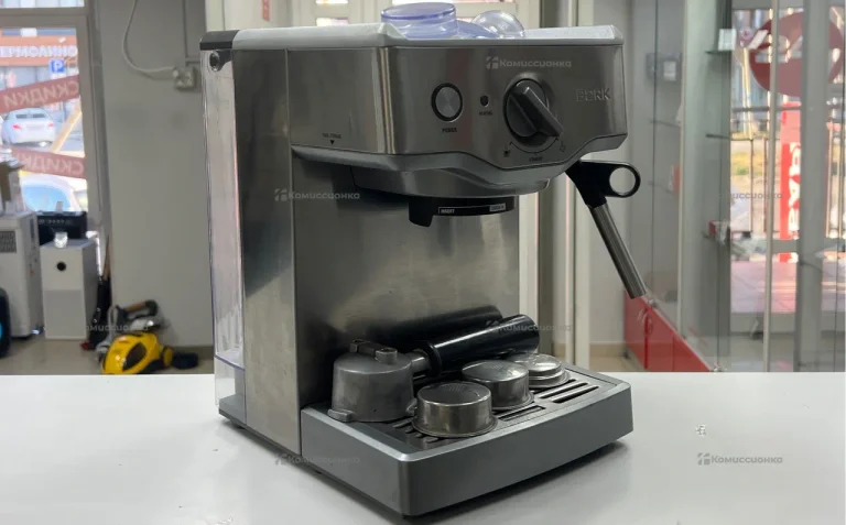 Кофеварка рожковая Bork C700
