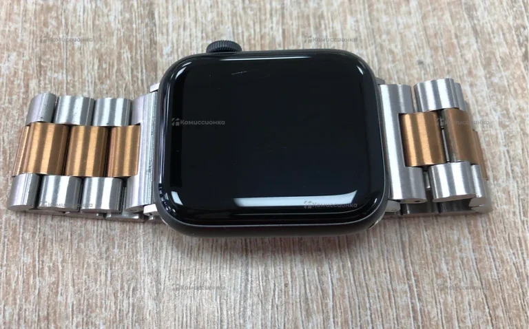 Часы  Apple Watch SE 44mm