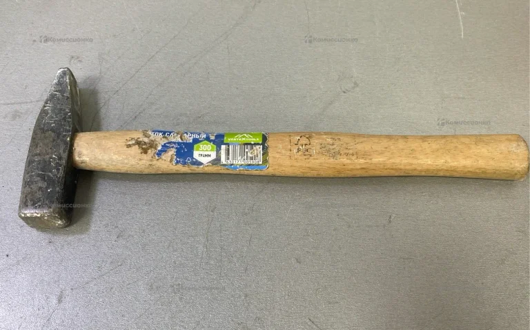 Молоток слесарный 300г