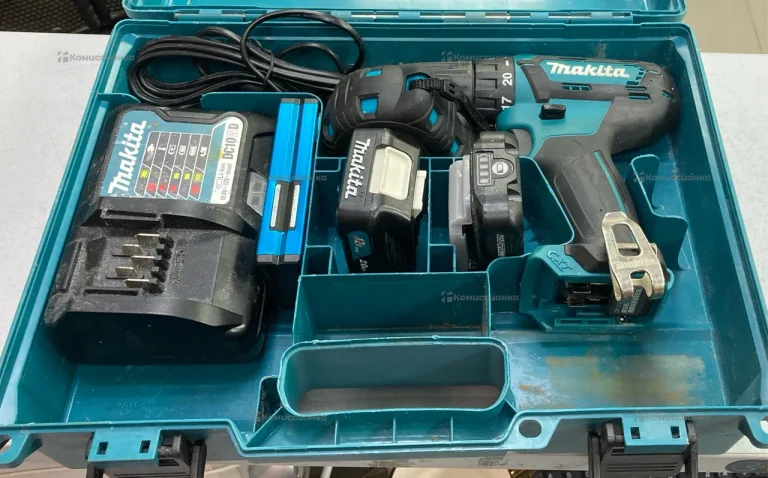 Аккумуляторная дрель-шуруповерт Makita DF333DWAE