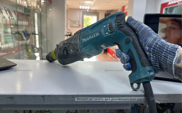 Перфоратор Makita HR2470