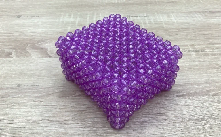 Шкатулка из бусин фиолетовая