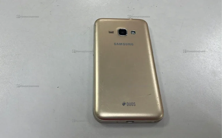 Samsung Galaxy J1 Ace 1/8 ГБ