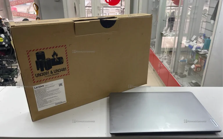 Ноутбук  Lenovo 82H8