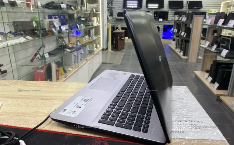 Ноутбук  ASUs R556Q