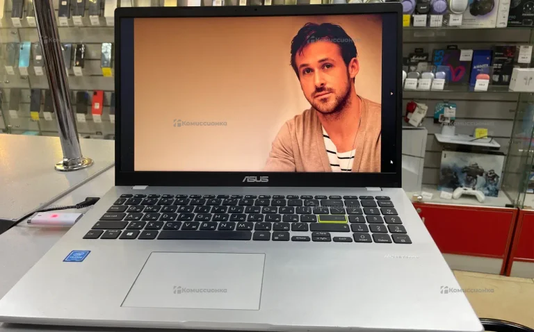 Ноутбук  asus r522m