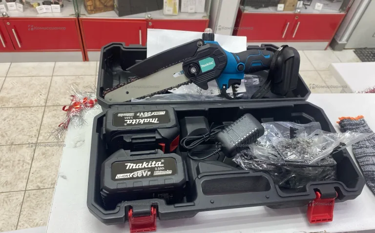Цепной сучкорез Makita.