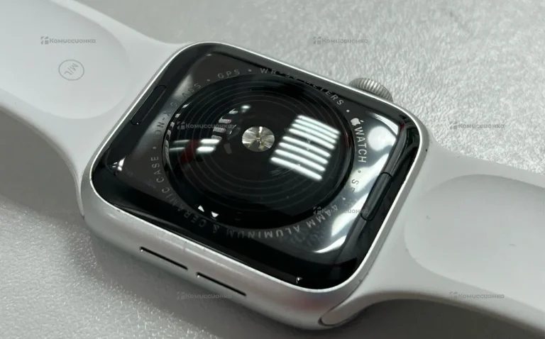 Часы Apple Watch SE 44mm