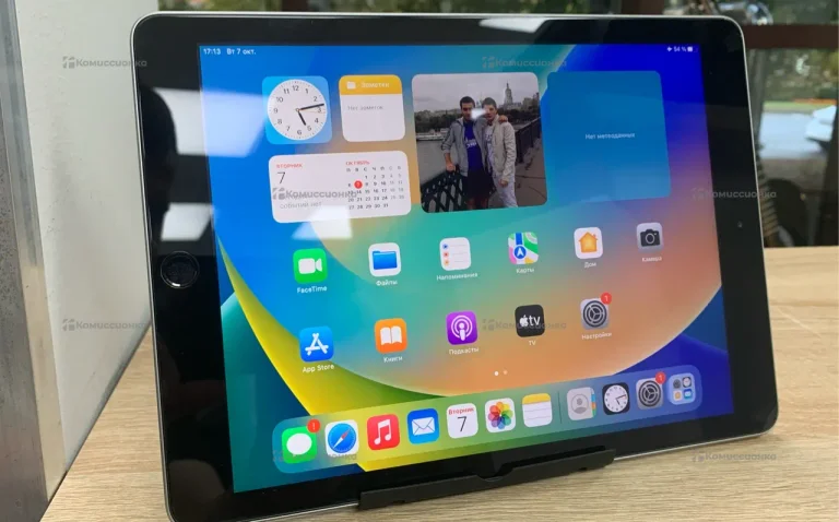 Планшет Apple iPad 5 поколения..