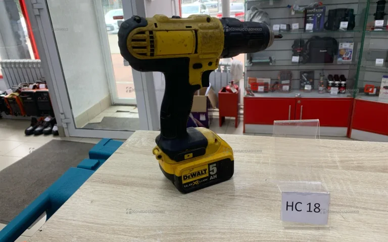 Аккумуляторная дрель-шуруповерт DeWALT DCD734