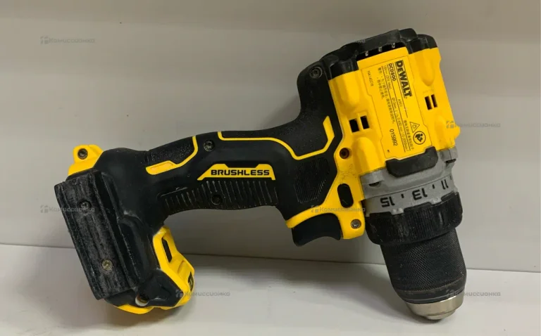 Аккумуляторная дрель-шуруповерт DeWALT DCD800