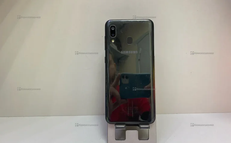 Samsung Galaxy A20 3/32 ГБ