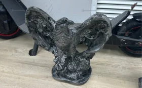 Статуя орел