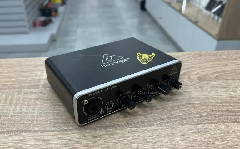 Звуковая карта behringer u-phoria umc22
