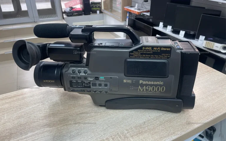 Видеокамера Panasonic M9000