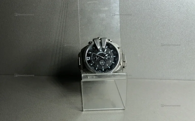 Часы  кварцевые Diesel dz4283