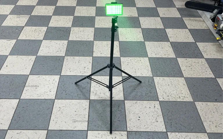 Светодиодный RGB светильник со штативом