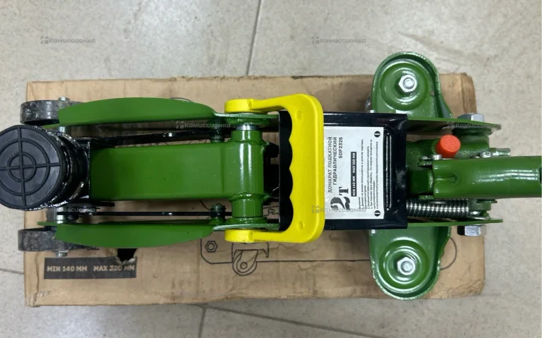 Домкрат подкатной Stvol 2T