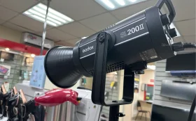 Купить Осветитель светодиодный Godox SL200 (+штатив+софт б/у , в Москва и область Цена:21900рублей