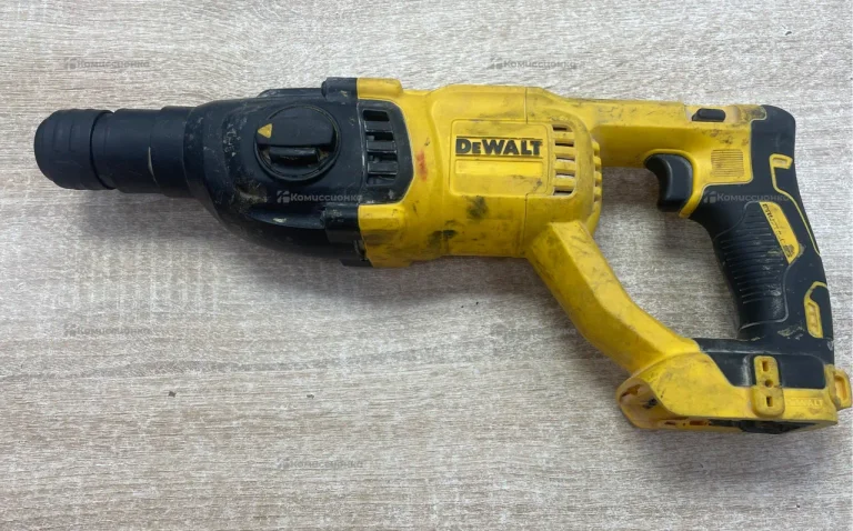 Перфоратор Dewalt DCH133N