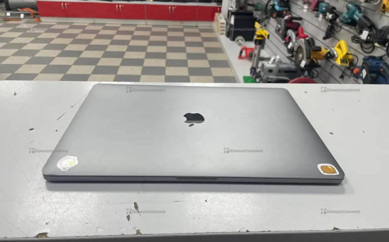 Ноутбук  Apple MacBook Pro 15 2018
