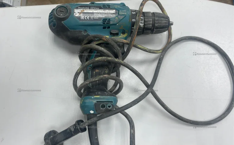 Сетевая дрель-шуруповерт Makita DF0300