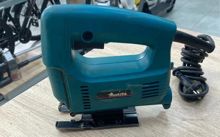 Makita 4322