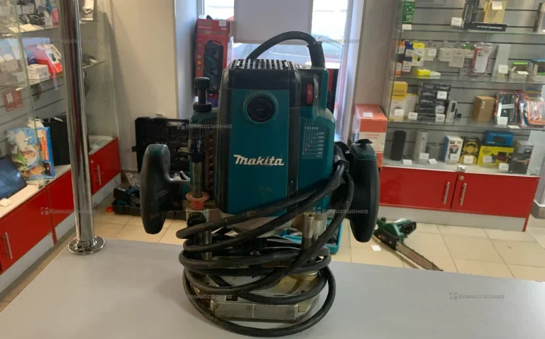 Фрезер makita RP2300FC