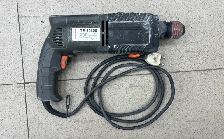 Сетевой перфоратор Энергомаш ПЕ-25850