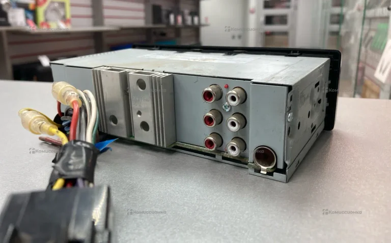 Автомагнитола  Kenwood KMM-304Y